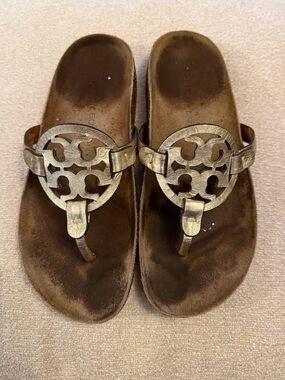 Tory Burch Cloud Metallic Gold Logo Thong Sandals ~ US 7 Great Condition Flip